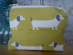 18cm x 14cm COIN PURSEBAG ZIPPED YELLOW SAUSAGE DOG PRINT LINED SCION - Picture 1 of 2