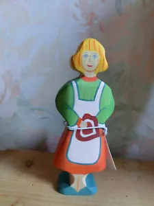 HOLZTIGER seltene Märchen Figur Gretel Mädchen mit Lebekuchenherz - Bild 1 von 5