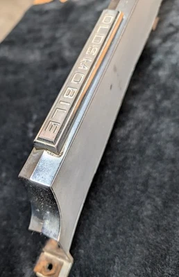 Oldsmobile Cutlass F85 Vista Cruiser 1967 67 barra de parrilla Olds 393980 parrilla cromada Foto 1 de 4