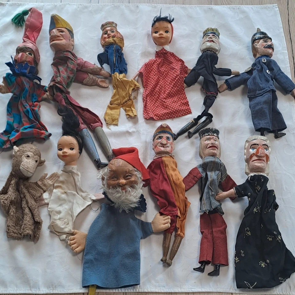 Lot 12 x Kasperle Puppen antik Holz Geschnitzt bemalt 19 / 20 Jahrhundert - Bild 1 von 4