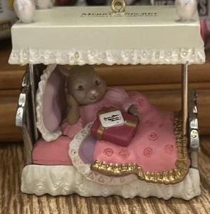 Vintage 1995 Enesco Miss Merry's Secret 7th Issue in the Miss Merry Mouse Series - Bild 1 von 4
