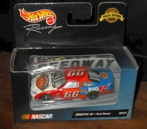 Hot Wheels Darrell Waltrip - Picture 1 of 3