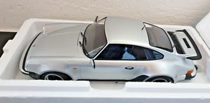 1:12 PORSCHE 911 Turbo "silver silver - 1977" IMBALLO ORIGINALE + UNDISPLAYED + ltd. 100 pezzi - Foto 1 di 7