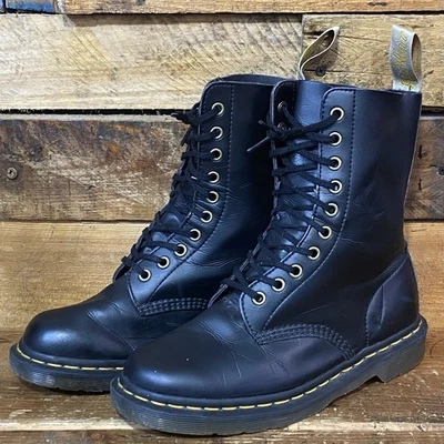 Botas de combate Dr Martens 1490 Pascal para mujer talla 8 EE. UU. negras de cuero vegano con 10 ojales Foto 1 de 4