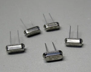 5 Stück 8.1920 MHz Quarze / Bauform HC-49/T4 (M8619) - Picture 1 of 1
