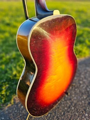 Guitarra acústica Gretsch Synchromatic Arch Top de colección rara de los años 50 con estuche blando Foto 1 de 4