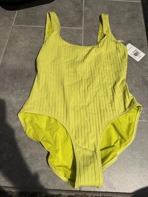 Sólido y Rayas The Annemarie Una Pieza En Chartreuse Talla Grande Foto 1 de 4