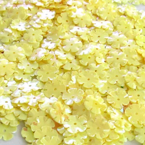 Sequins 5-Petal Flowers / Daisies Glossy Yellow 10mm ~200 pcs Loose - Picture 1 of 2