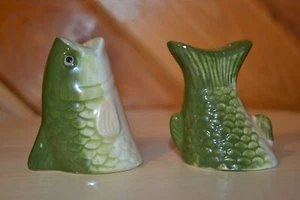 VINTAGE FISH SALT & PEPPER SHAKERS SET TROUT UP NORTH COTTAGE DECOR JAPAN EVC - Picture 1 of 8