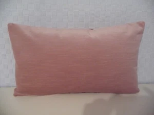 FUNDA DE COJÍN OBLONGA TERCIOPELO ALGODÓN 100% TEXTURIZADO ROSA TIZA - Imagen 1 de 2