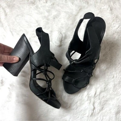 Sandalias de tacón LD Tuttle de cuero con tiras y hebilla Talla: 39 9 Foto 1 de 4