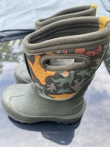 Infant size 8 Bogs Sasquatch print green - Picture 1 of 5