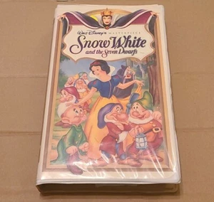 Walt Disney's Masterpiece Snow White and the Seven Dwarfs VHS #1524 - Bild 1 von 3