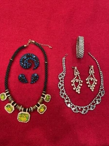 VINTAGE RHINESTONE COSTUME JEWELRY COLLECTION NECKLACES BRACELET EARRINGS LOT 5 - Picture 1 of 13
