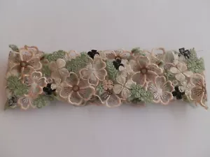 Schöne, bestickte Blumenspitze - Bild 1 von 2