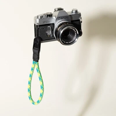 Correa de muñeca ajustable verde/amarillo para cámara / ancla de diseño de 9,5 mm de grosor y pico Foto 1 de 4