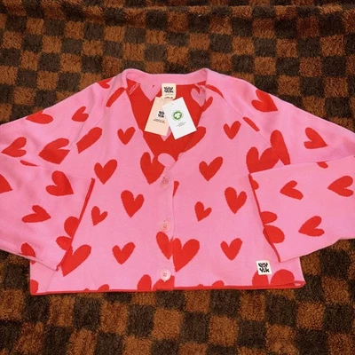 Cardigã suéter 100% algodão Lucy & Yak rosa corações cupido Robyn novo com etiquetas P Reino Unido 10-14  - Imagem 1 de 4