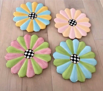 Juego de 4 platos de postre MacKenzie Childs Rose Garden cerámica en forma de flor Foto 1 de 4