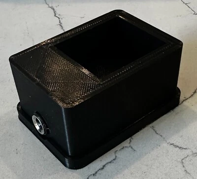 Charger for Rolleiflex 6000/ SLX series batteries with NiMH cells - Image 1 of 4