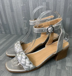 Sandalias con cordones Wonder Nation para mujer talla 4 plateadas trenzadas con correa al tobillo bloque - Imagen 1 de 13