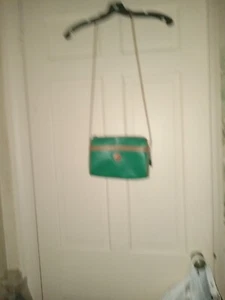 Borsa a tracolla Liz Claiborne verde foresta ecopelle tradizionale anni 80 nuova con etichetta - Foto 1 di 6