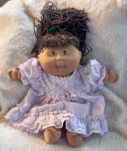 Hasbro Cabbage Patch Crimp n Curl Bambola Bambini Fossette Prima Edizione Occhi Marroni - Foto 1 di 12