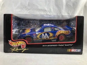 Hot Wheels Racing Petty Enterprises Pontiac Grand Prix 1:24 - Picture 1 of 3