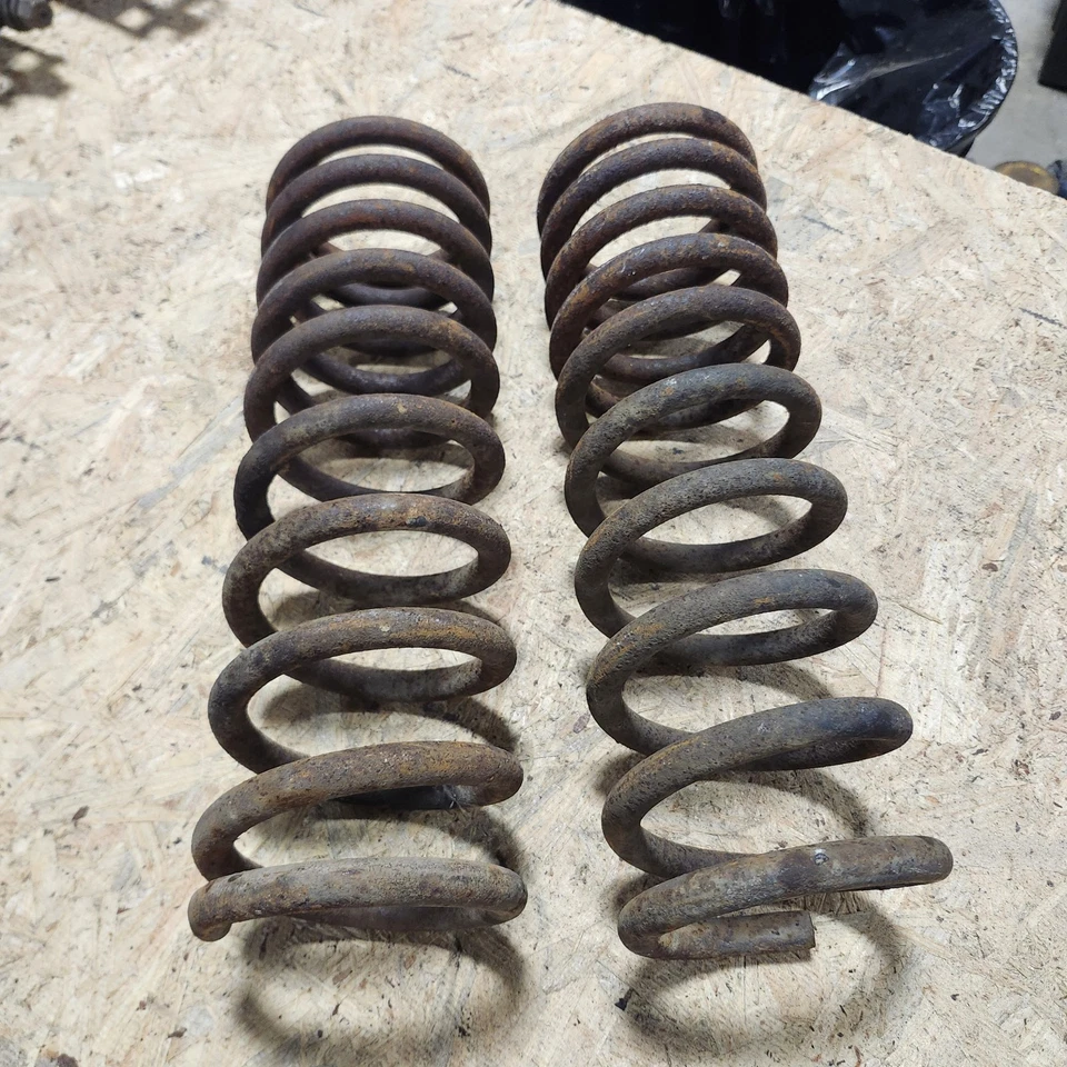 Par de molas helicoidais de suspensão dianteira C3 Corvette 68-82 OEM usado original - Imagem 1 de 4