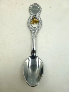 Cuchara de recuerdo de Taiwán tono plata con dije de oso negro de Formosa - Imagen 1 de 4