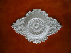 ROSONI IN GESSO BIANCO PER SOFFITTI, ROSONE RB 82 67x45 cm. - Foto 1 di 1