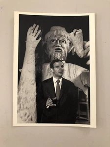 HENRI DAUMAN,'FRANCOIS TRUFFAUT, MELIES SET EN PARIS, 1961', RARA POSTAL 1989 - Imagen 1 de 5