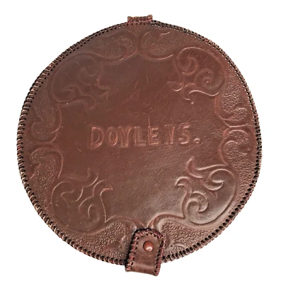 Estuche Doyley vintage grande de cuero en relieve Foto 1 de 4