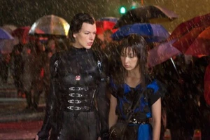 Resident Evil:  Umbrella Opening scene. Hero Screen Umbrella Photo Included Coa - Picture 1 of 11
