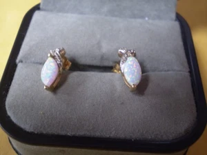Pair of 14K Yellow Gold Ladies Opal Diamond Earrings w/14K Backs     1.3 grams - Picture 1 of 3