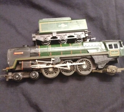 HO SCALE 1:87 VINTAGE HORNBY BR LOCO W/TENDER BRITANNIA #70000 L/N RTR - Image 1 of 4