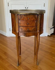 Vintage French Louis XV Style Oval Side Table with Ormolu Mounts & Brass Gallery - Picture 1 of 19