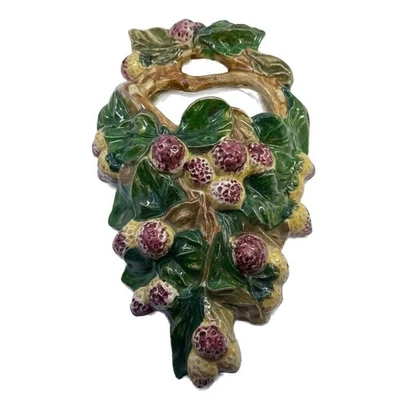 BOLSILLO DE PARED DE CERÁMICA DE FRESA PINTADO A MANO - The Townhouse Antigüedades y Vintage Foto 1 de 4