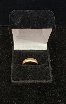 Unisex Solid 14k Yellow Gold Size 6 Wedding Band ~ 2.0g - Image 1 of 3