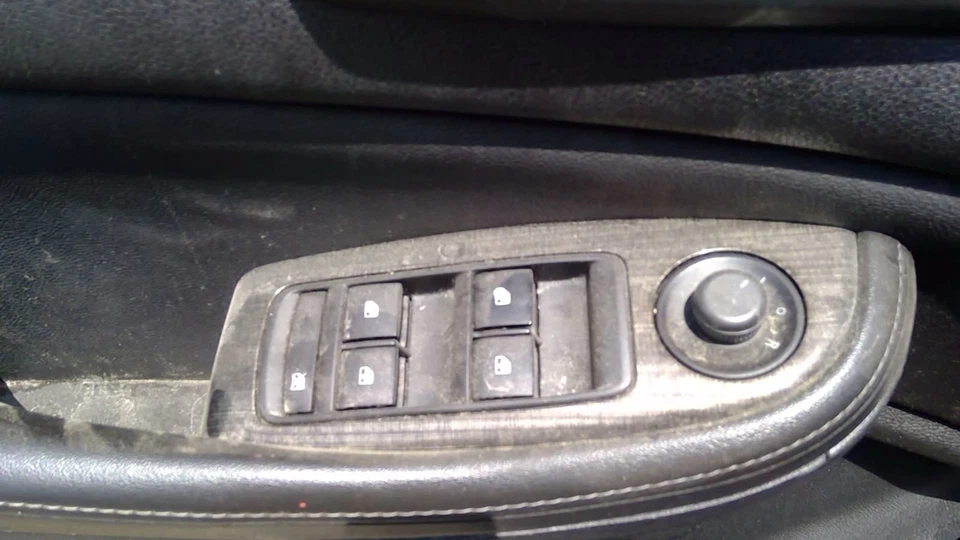 Interruptor de puerta delantera del conductor VIN P 4º dígito compatible con 11-16 CRUZE 5004134 Foto 1 de 1