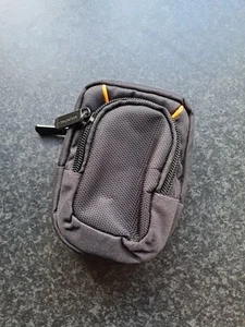 Estuche compacto grande para cámara digital Amazon Basics - Imagen 1 de 11