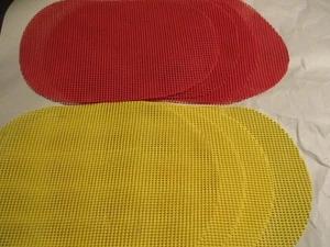 NEW Set of 8 RECTANGULAR PLACEMATS 4 red 4 yellow 12x18 - Picture 1 of 2