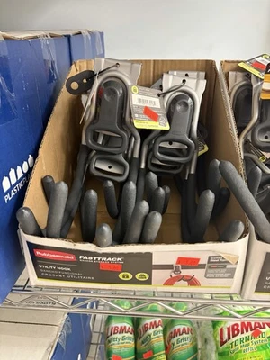 Paquete de 8 ganchos utilitarios de almacenamiento de garaje/jardín montados en la pared Rubbermaid FastTrack Foto 1 de 4