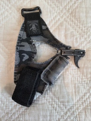 WINN ARCHERY Grip C-10 FREE FLIGHT Left Hand release. Medium - Image 1 of 4