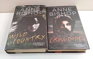 2 x Anne Bishop 1st Edition Hardcovers WILD COUNTRY (2019) CROWBONES (2022) - Bild 1 von 8