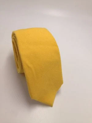 Vestido casual gravata fina 60x2,5 Bar Iii masculino amarelo sólido gola fina $115 - Imagem 1 de 4