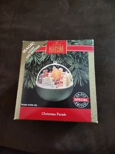 Hallmark Keepsake Ornament Christmas Parade 1992 Magic Motion & Light - Picture 1 of 12