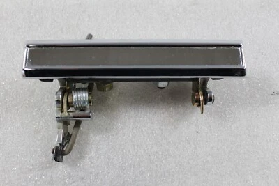 Chevrolet Camaro 1972, izquierda, manija de puerta exterior, usado Foto 1 de 4