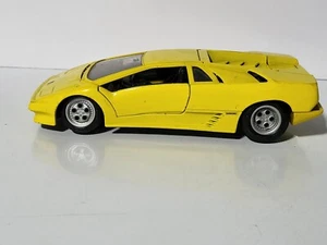 Maisto Diecast Car 1/24 Scale 1990 Lamborghini Diablo Yellow Suicide Doors - Picture 1 of 14
