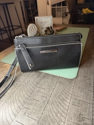 Bolso bandolera de cuero negro Nine West Foto 1 de 4