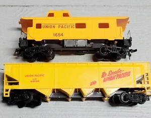 HO Scale Train Hopper 518125 Bachmann & Caboose 1654 Unbrand Union Pacific Lot2 - Bild 1 von 16
